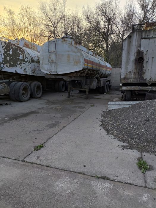 Продам полуприцеп - цистерну  Чмзап