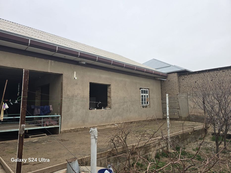 Uy sotiladi, qulay joyda