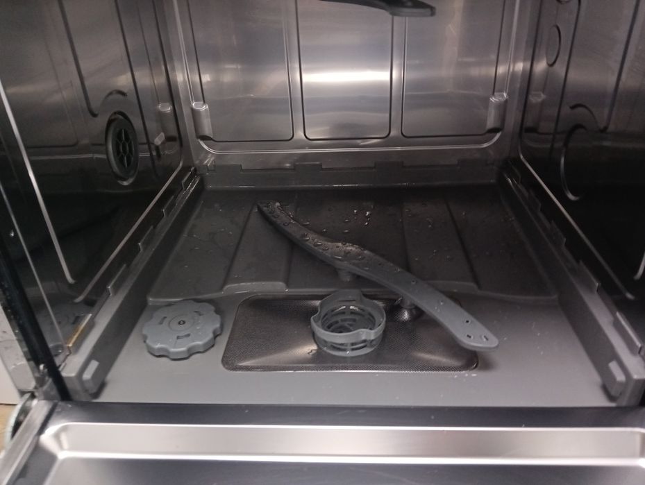 Малка сива съдомиялна  кубче Candy за 8 комплекта с 2 години гаранция!