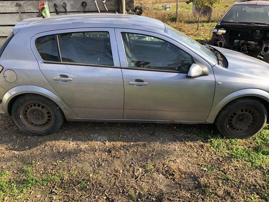 Dezmembrez Opel Astra H 1.6 cod Z16XEP Culoare Gri Z163