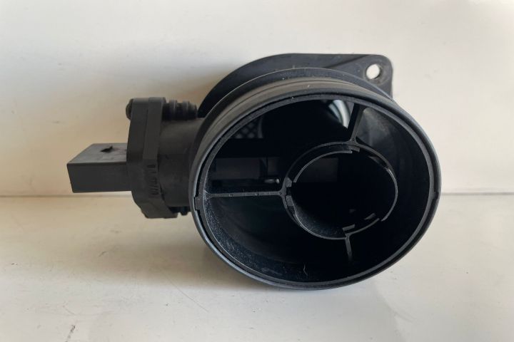 Debitmetru aer Bosch 0281002461 / 074906461B Volkswagen VW Passat B6