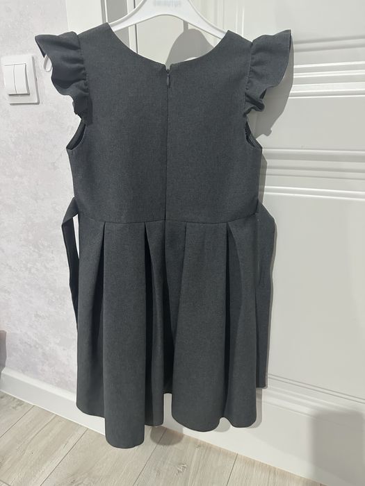 Продам школьный сарафан