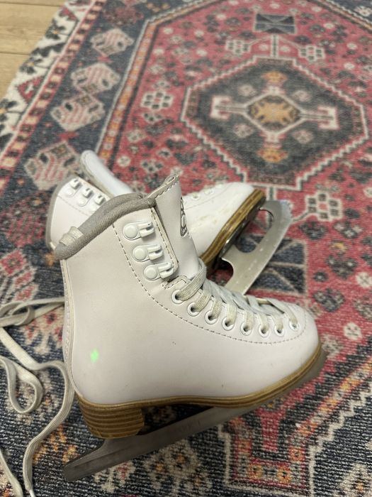 Продам коньки фигурные