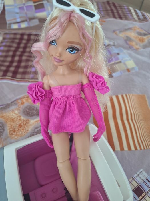 Papusi+masina Barbie