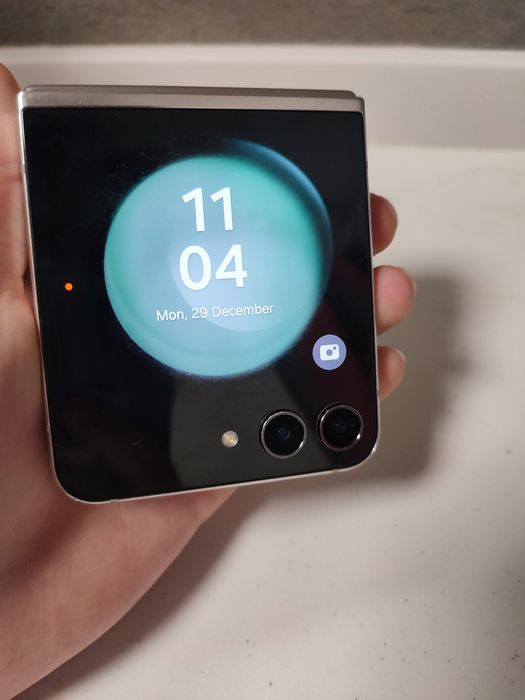 Samsung z flip 5 demo