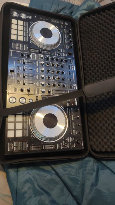 Pioneer DDJ-SZ DJ Controller + UDG case