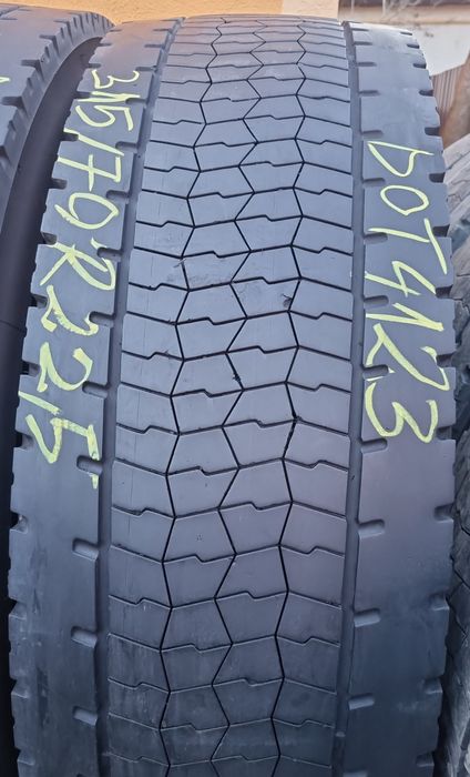 4 Anvelope Camion Tractiune Bridgestone 315/70 R22.5 Impecabile.