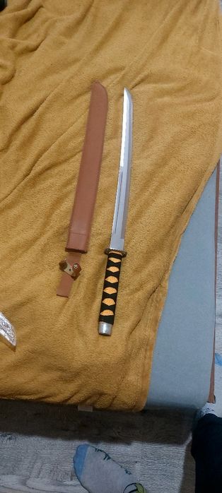 Катана с  кожена кания