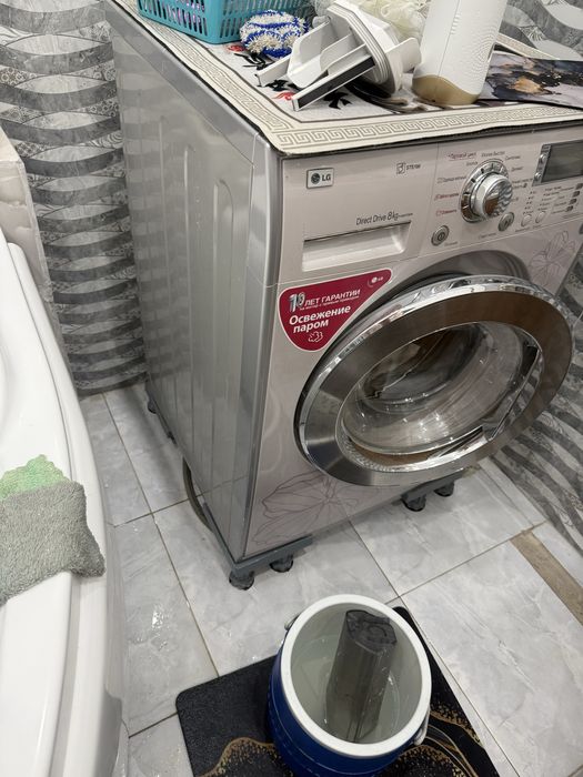 Продам машинку LG