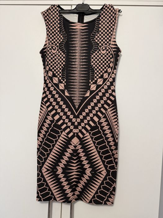 Цветна рокля с релефни камъни. Нова.