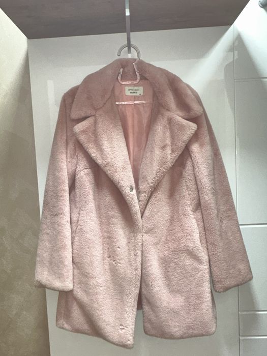 Връхни дрехи - палто, яке, грейка.