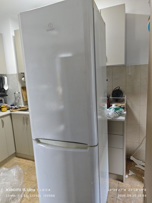 Хладилник с фризер Indesit
