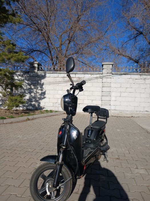 Продам электроскутер ск8