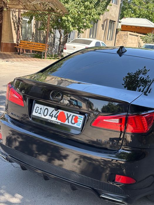 polniy privod lexus is 250 sotiladi