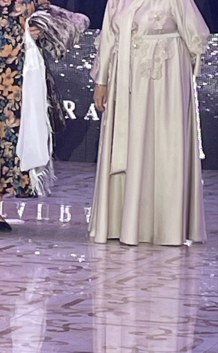 Платье торжественное, красивое