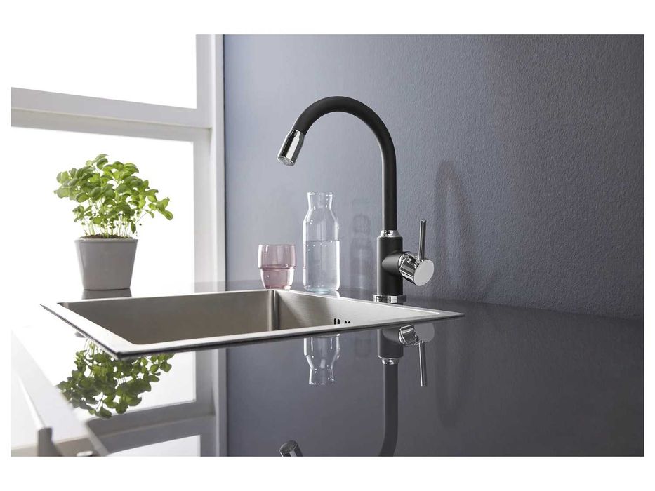 LED смесител за кухненска мивка въртящ се на 360 Хром Черен