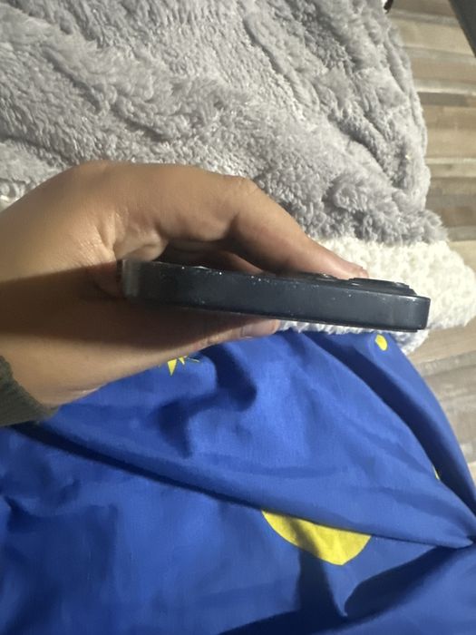 Vand iphone 13 simplu
