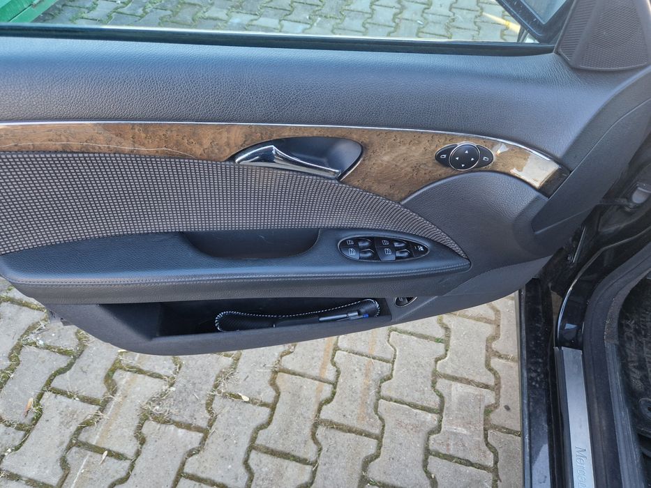 Vând Mercedes Benz E class 220e