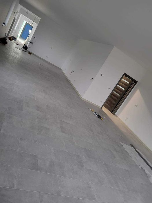 Prestez servicii in amenajari interioare si renovari.