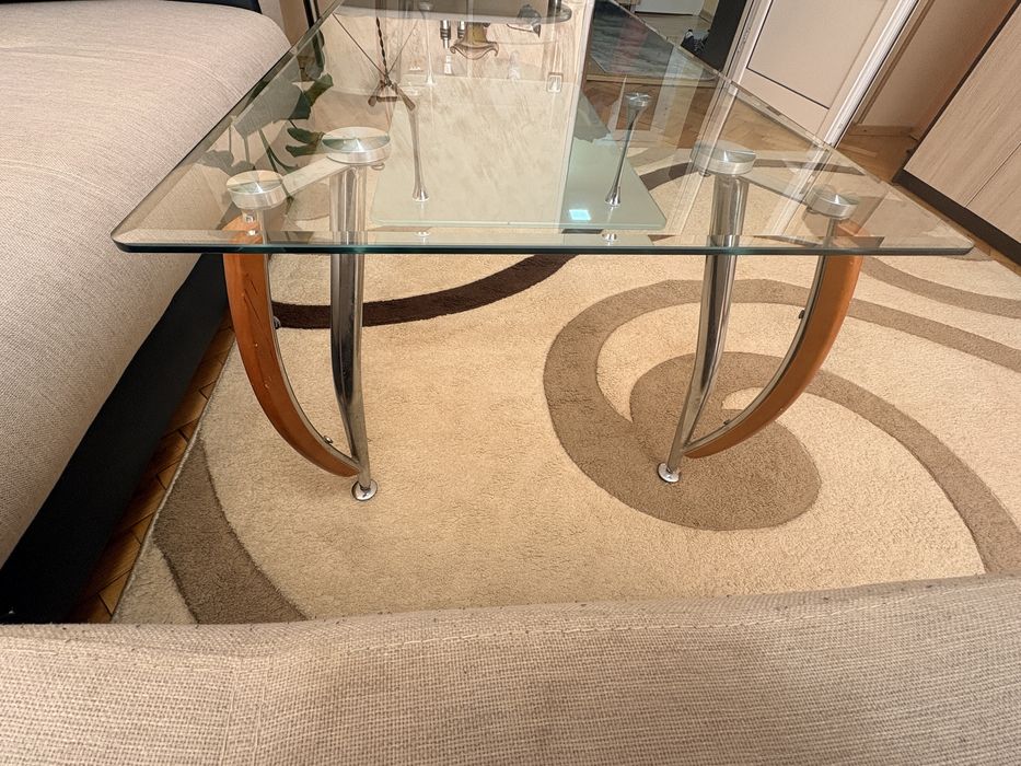Продавам холна стъклена маса