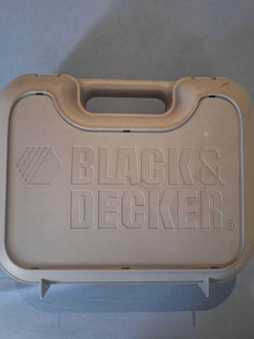 Прободен трион Black & Decker 450W с куфар и ножчета – Като нов!