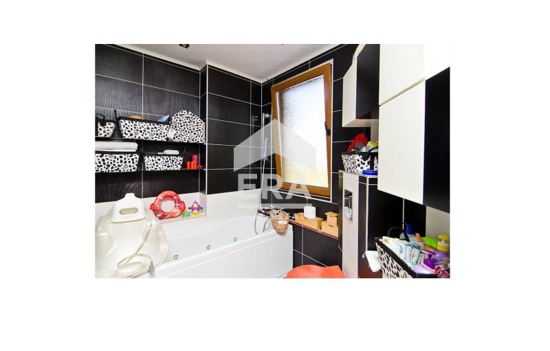 Четириетажна обзаведена къща за продажба, с барбекю зона и двор, в м-с