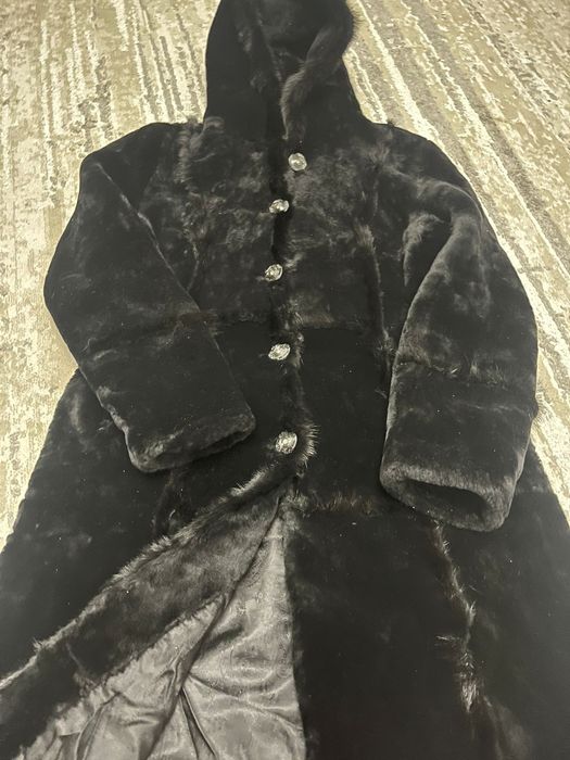 Продам женскую шубу