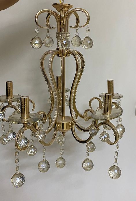 Продам красивую люстру