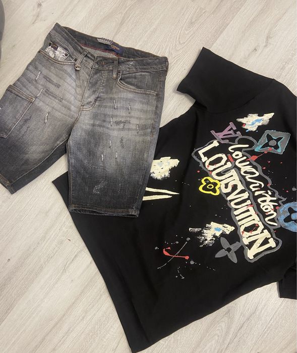 Blugi si tricou      .