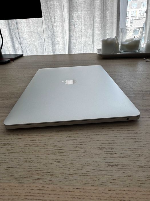 MacBook Pro 13” (2017) – i5 / 8GB / 256GB SSD