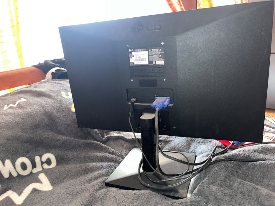 LG 20MK400A-B в идеал состоянии