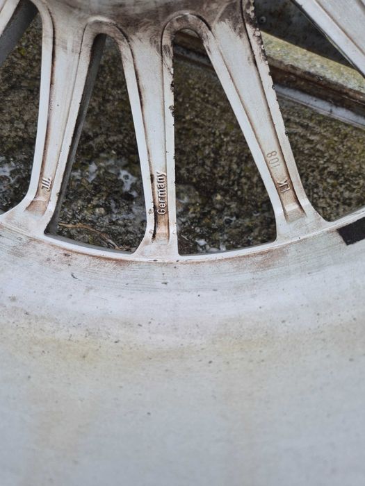 Djanti s  hubavi gumi