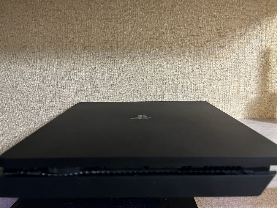 Продам ps4 slim на 1TB
