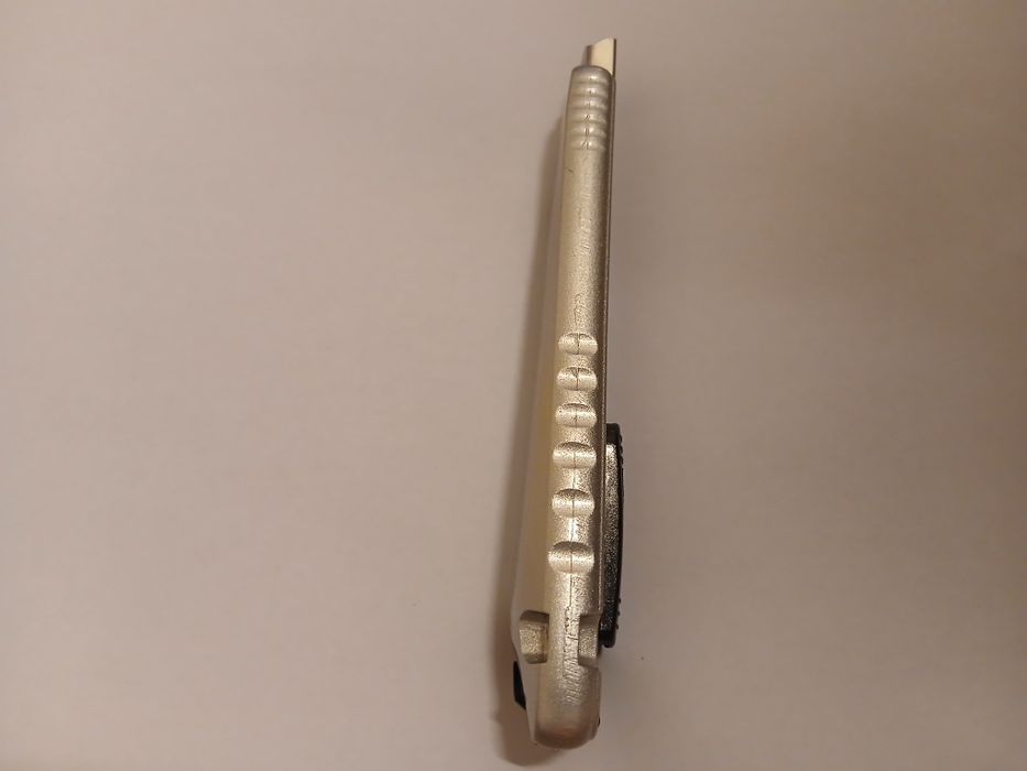 Cutter ergonomic metal,cu 5 lame incorporate