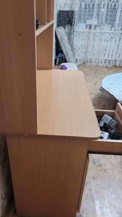 Продам стол трансформер и стол компьютерный