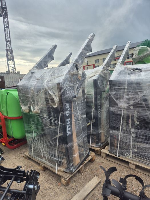 Фронтальный погрузчик КУН ПКУ 0.8