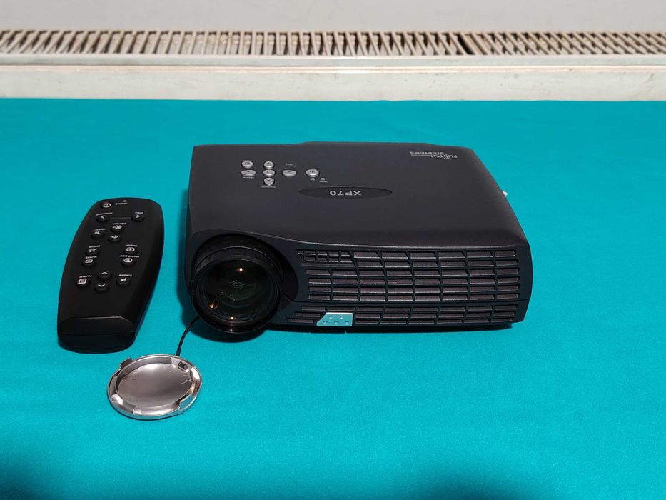 Fujitsu Siemens XP70 PROIECTOR cu telecomanda