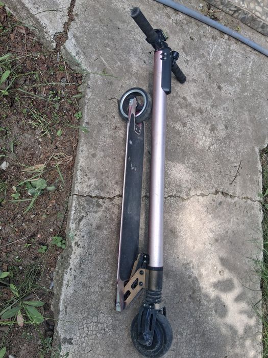 Trotineta electrica( 1 buc sau ambele ) 300 ..ne testate