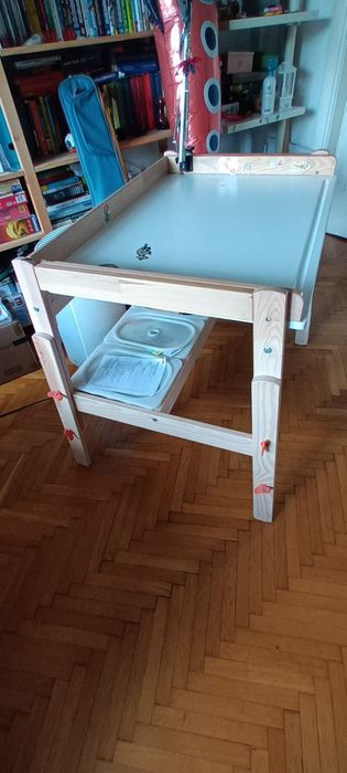 Vind birou reglabil pentru elev. Stare bună.