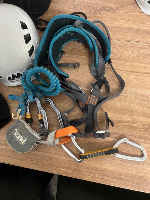 Inchiriez Kit complet VIA FERRATA