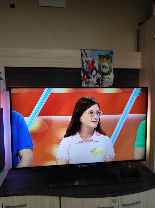 LED Телевизор PHILIPS 48 инча Ambilight