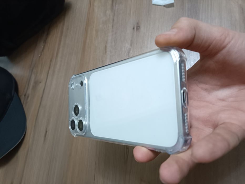 iPhone 17 Pro Max с чехлом Муляж