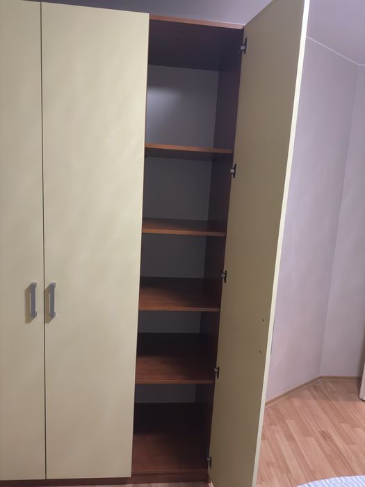 Спалня и гардероб подарък диван