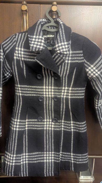 Продам прекрасное Деми пальто на девочку