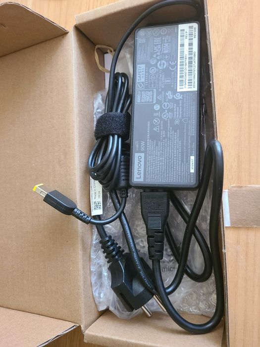 Зарядно Lenovo оригинално чисно ново 90w