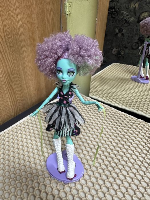 Продам  кукол монстр хай!