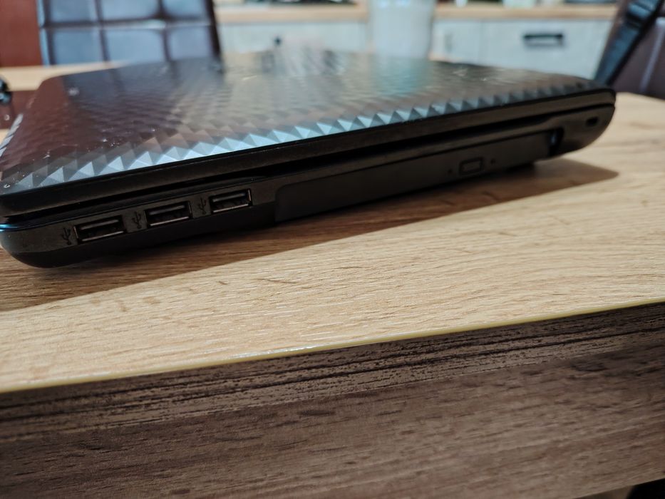 Sony Vaio (i5 / 8GB RAM / 120GB SSD + 500GB HDD) – Обслужен и бърз!