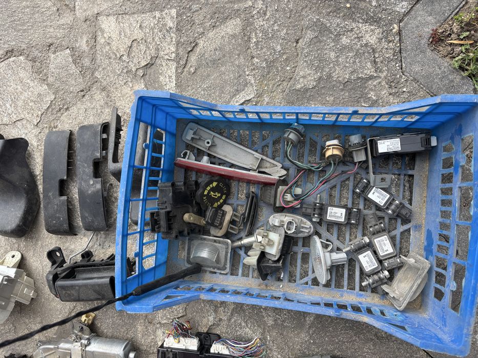 Мазда 5 на части