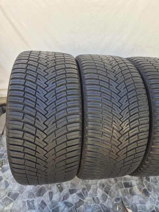 4бр 255 35 19 Pirelli всесезонни 22г