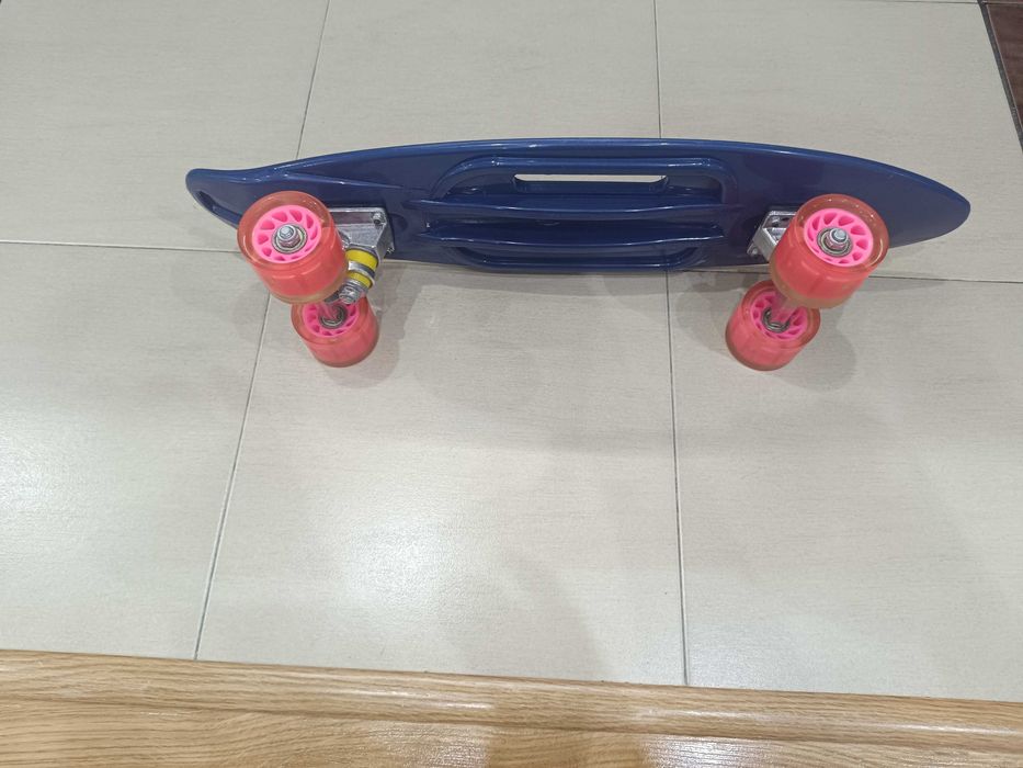 PennyBoard с дръжка и светлини в колелата, 60 x 16,5 x 13 cm